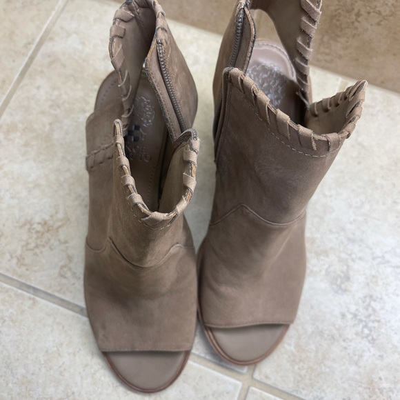 Vince Camuto size 8.5 - Picture 5 of 7